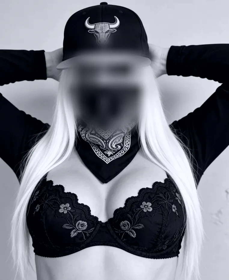 Cara, 34