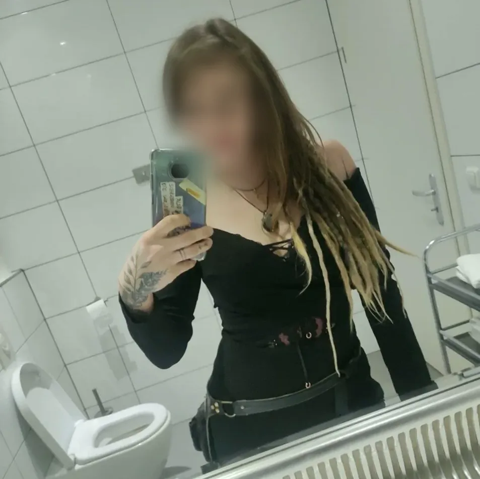 Elif, 30