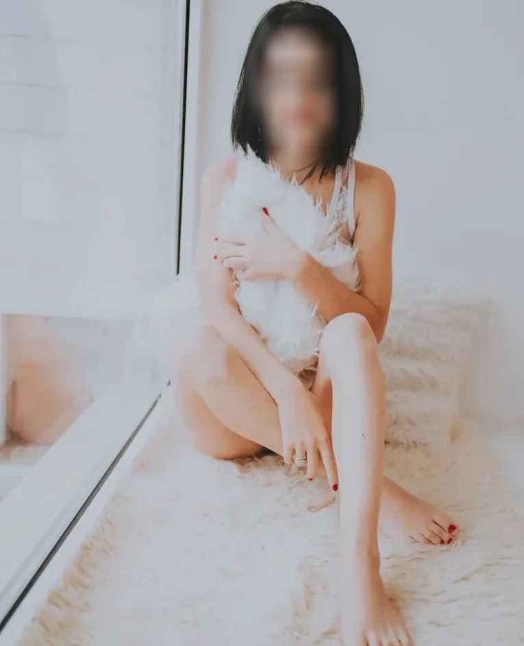 Jasmin, 28
