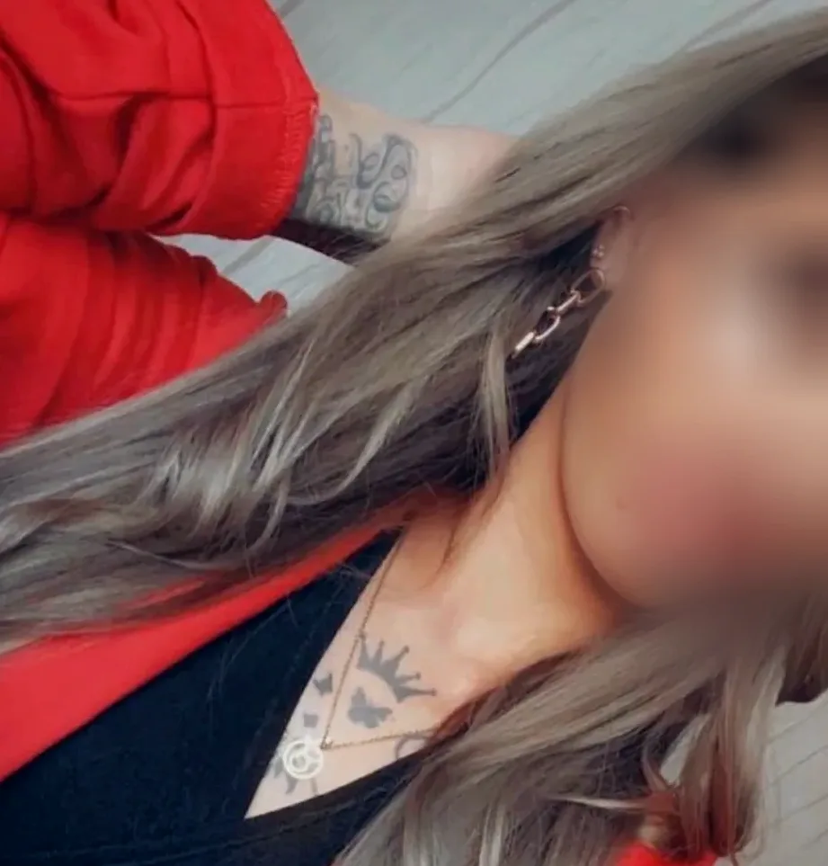 Lara, 32