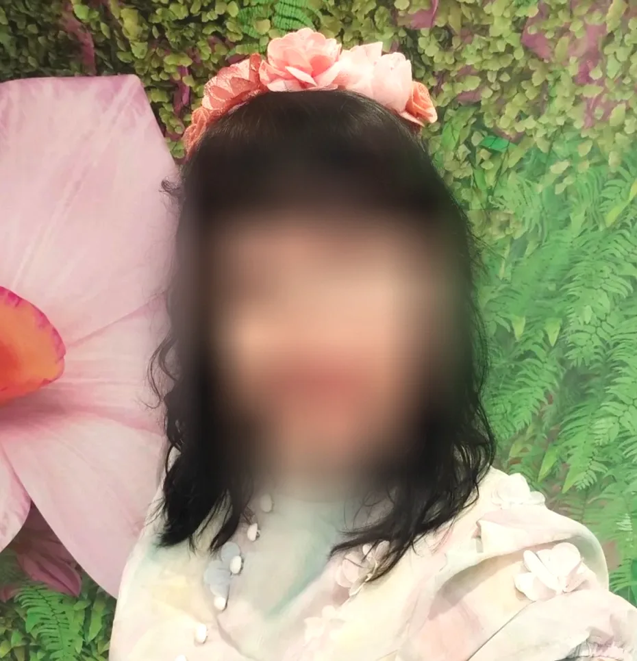 Lilly, 31