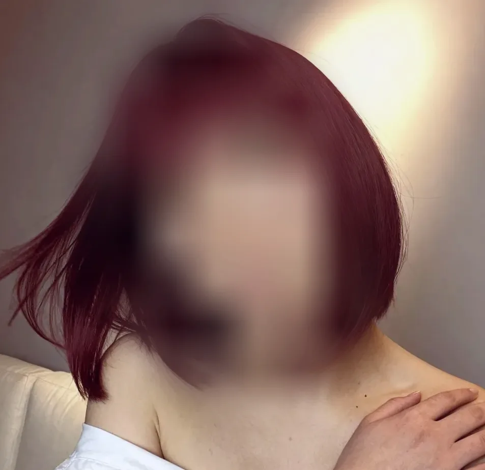 Mia, 20