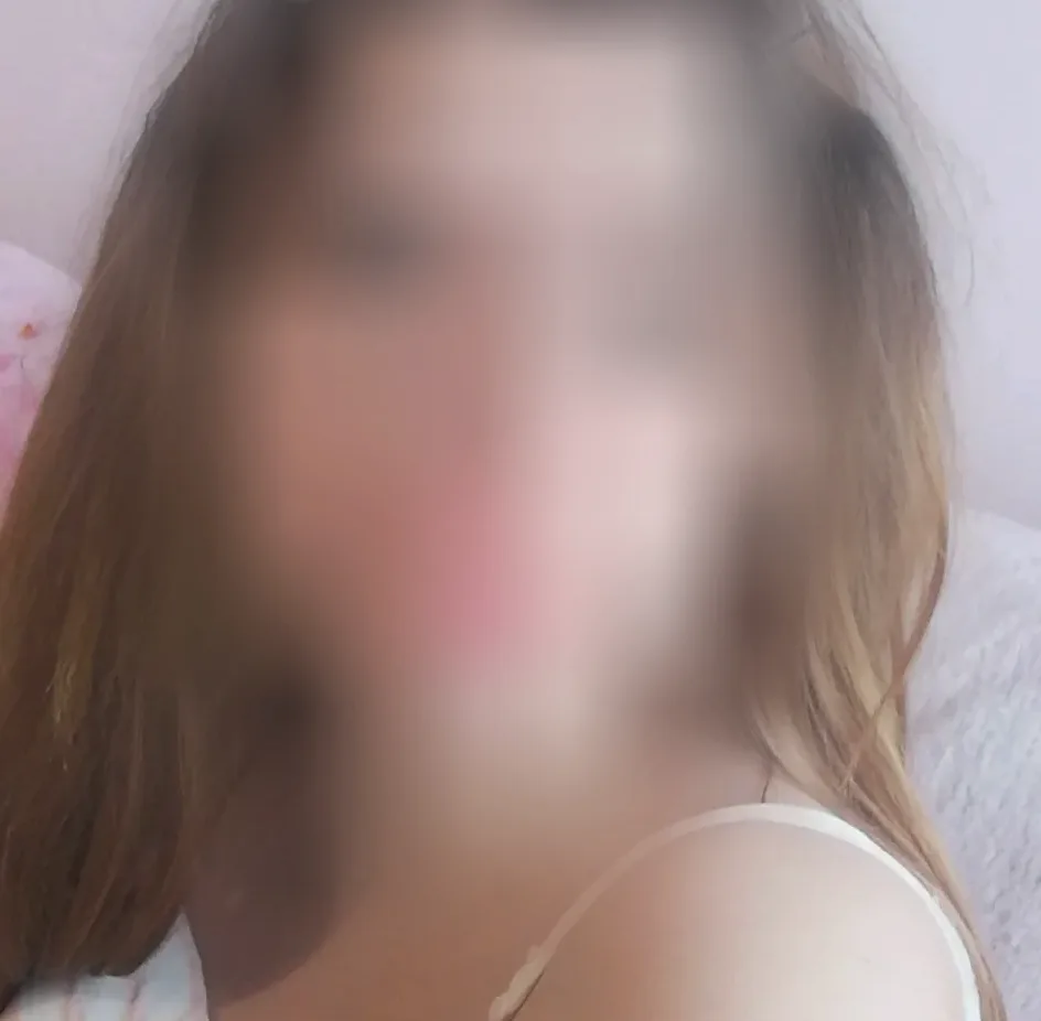 Sabrina, 35