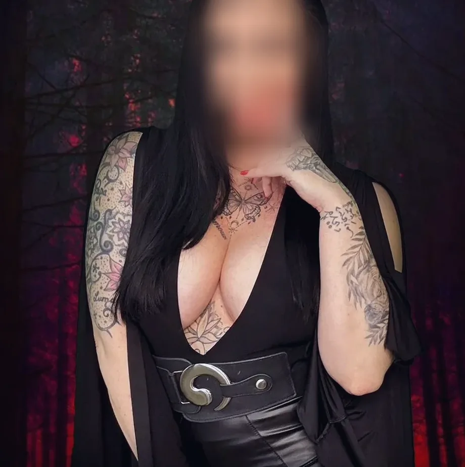 Vivien, 39