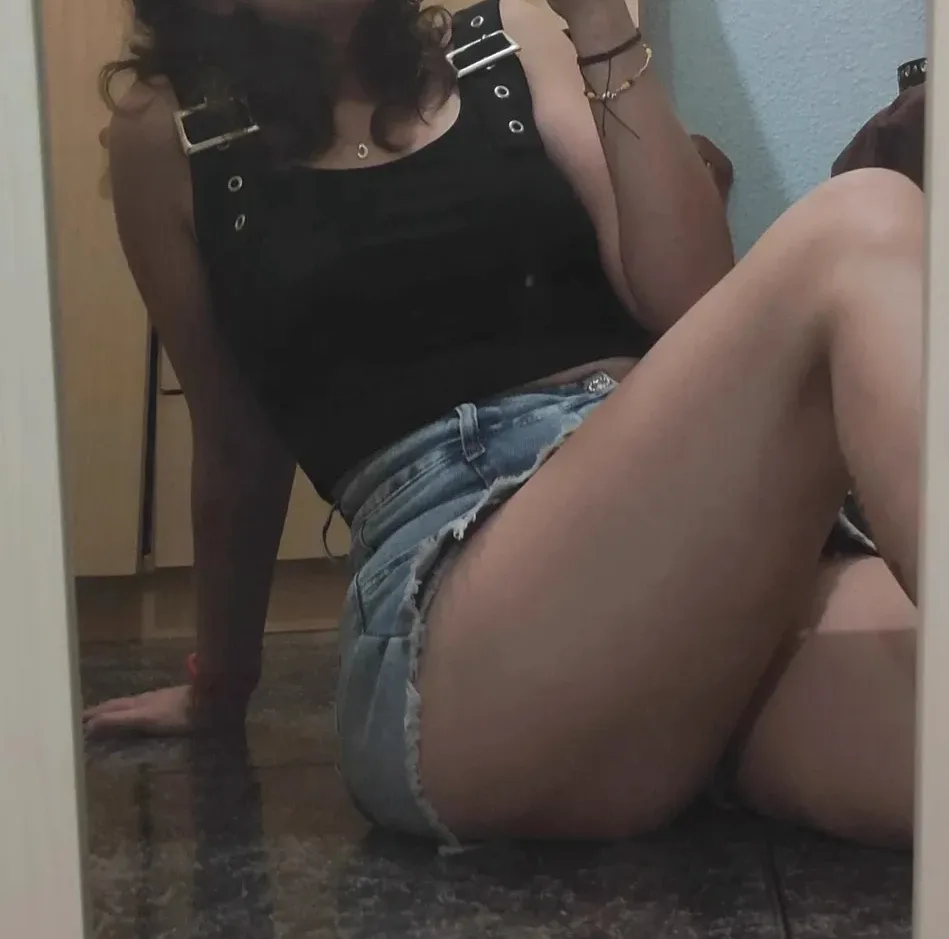 Yvonne, 32